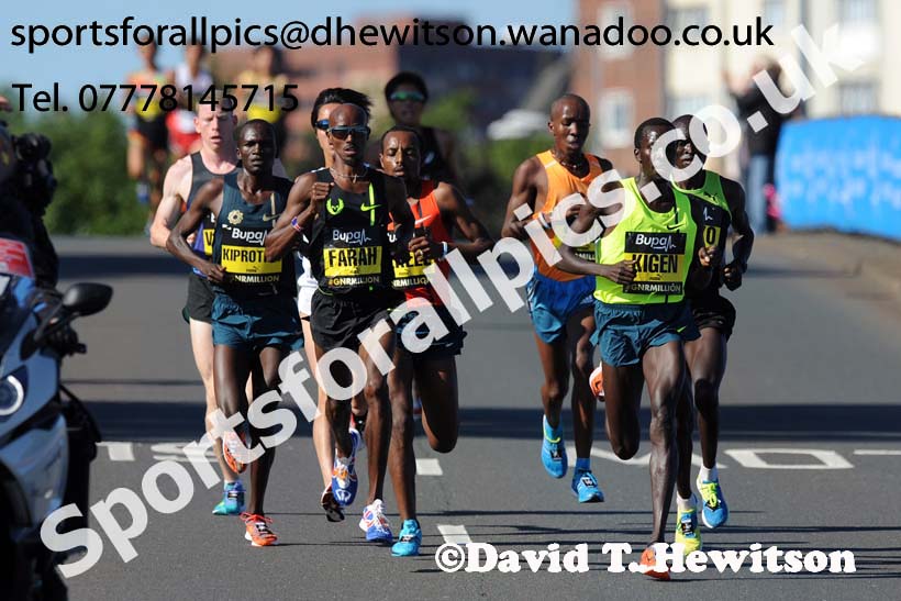 Leading men in the 2014 BUPA Great North Run. Photo: David T. Hewitson/Sports for All Pics